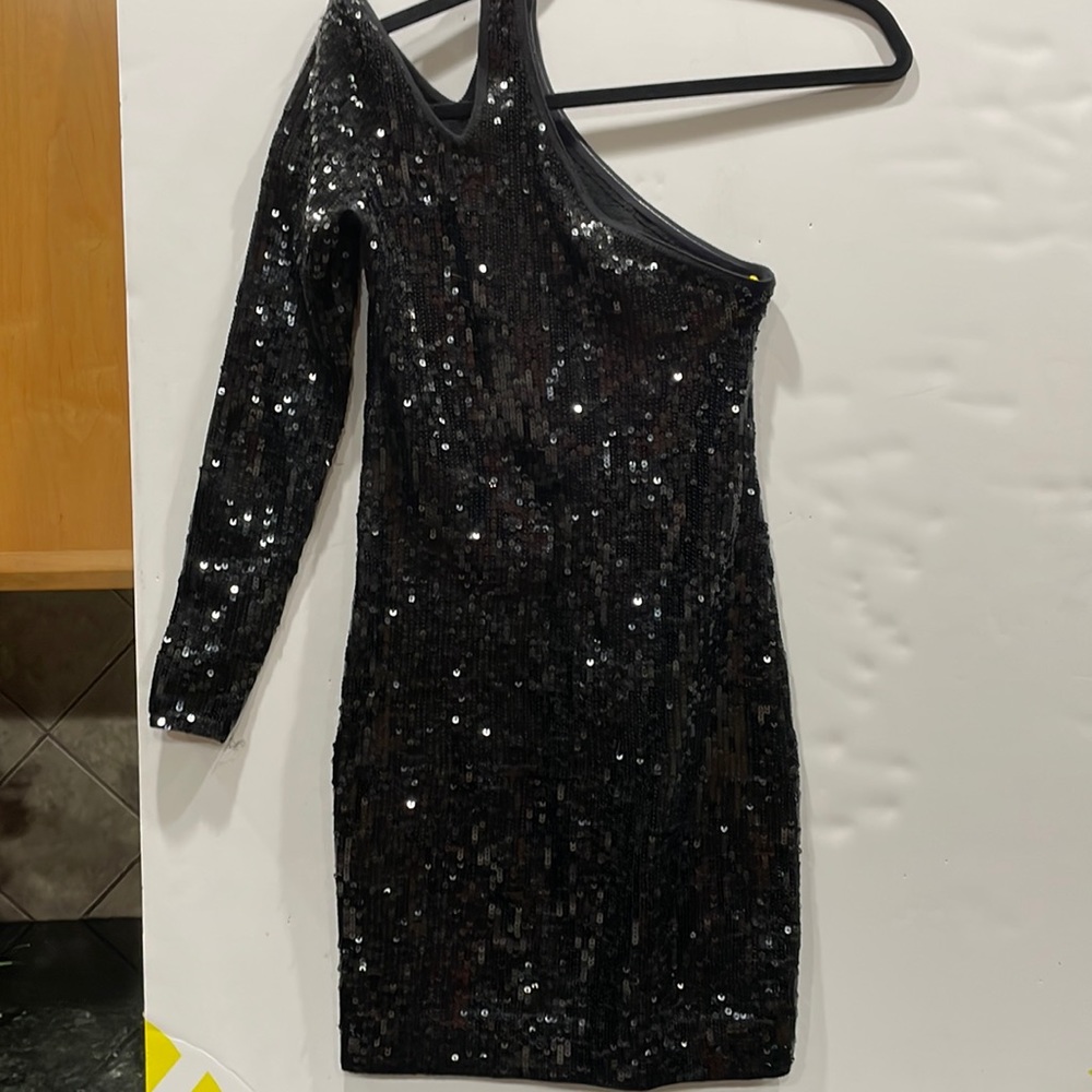 Victoria secret a one sleeve open shoulder body con sequence dress